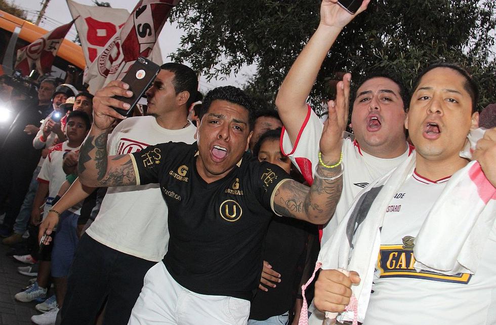 La emotiva salida de los jugadores de Universitario junto a sus hinchas