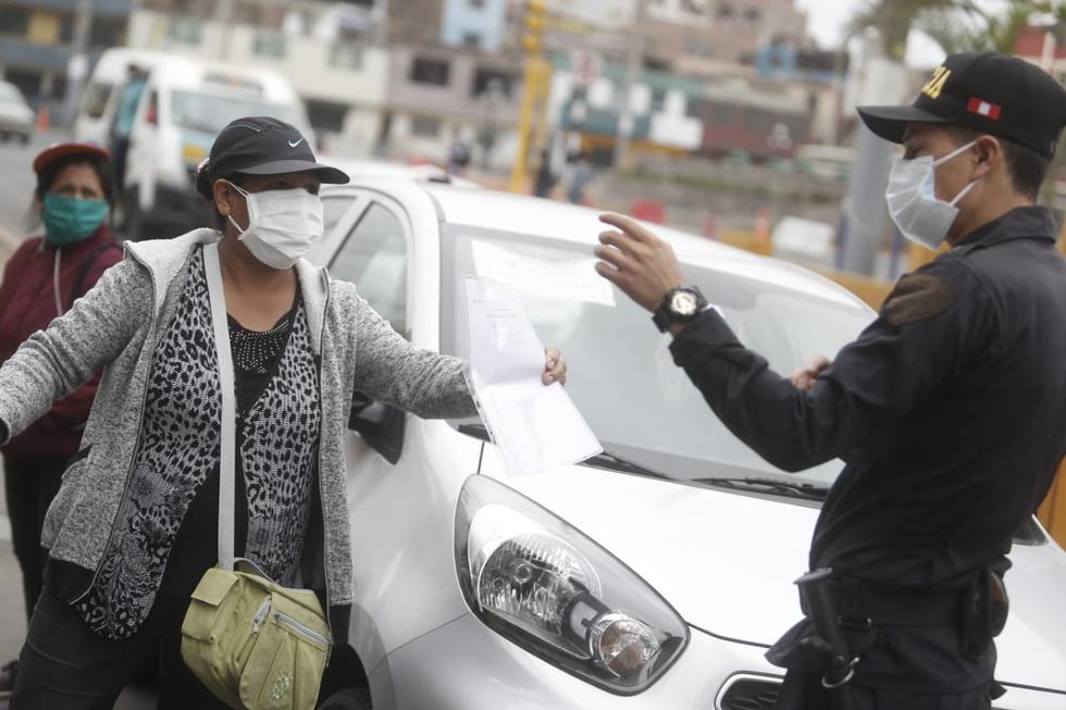 Así lucen las colas en los bancos para cobrar el Bono Familiar Universal: Foto: César Campos / GEC