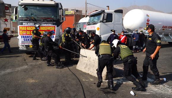 Mininter anunció que policías detendrán y luego se denunciará a transportistas que obstruyan carreteras. (Foto: Hugo Curotto/GEC)