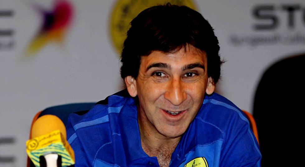 Directiva del Al Nasr espera dimisión de Gustavo Costas