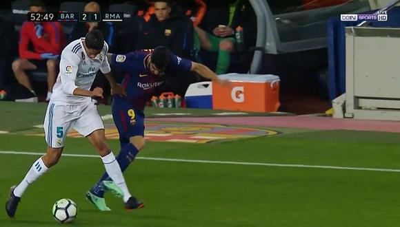 Falta de Suárez contra Varane le valió el gol a Messi ante Real Madrid