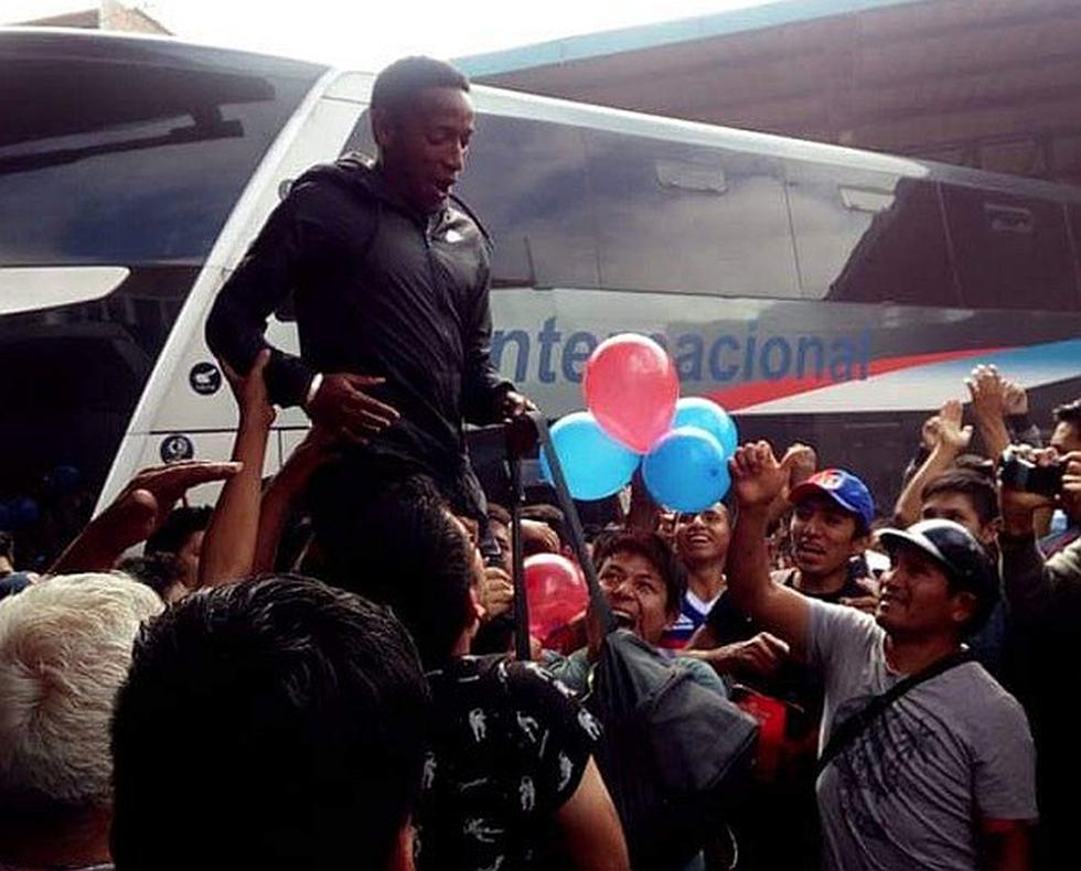 Jugadores de Alianza Universidad fueron recibidos como héroes en Huánuco