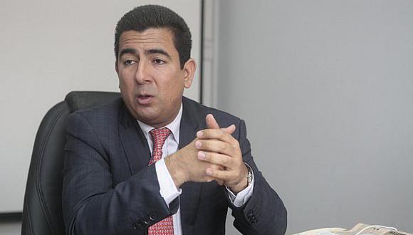 Carlos Moreno pide remoción por el sistema de Licencias