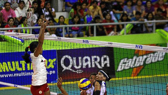 LA "U" LLEGA DE BAJARSE AL REGATAS