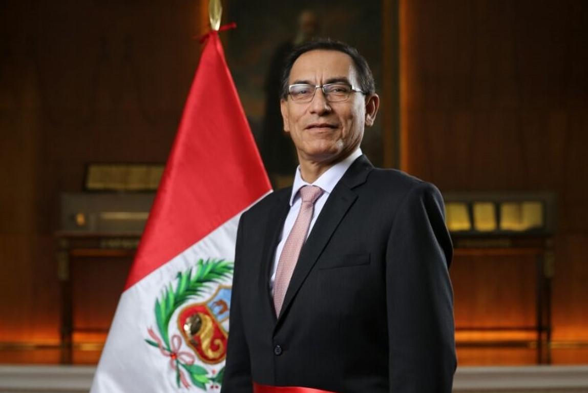 Usuarios crean fondo de pantalla con el #YoApoyoaVizcarraGratis