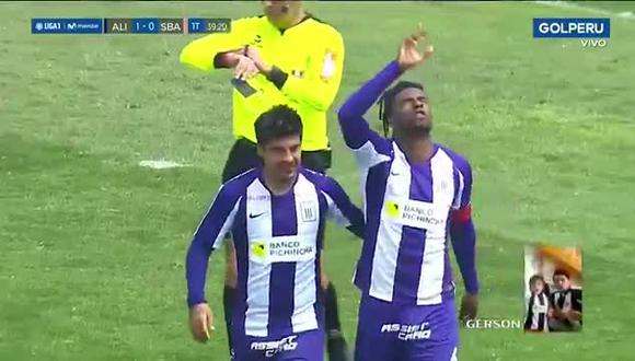 A los 2 minutos del primero tiempo Alianza Lima encontró el gol tras un error garrafal de Carlos Cáceda