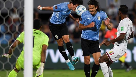 Uruguay y Venezuela se enfrentaron por fecha 16 de las Eliminatorias Qatar 2022 en el Estadio Centenario (Foto: EFE)