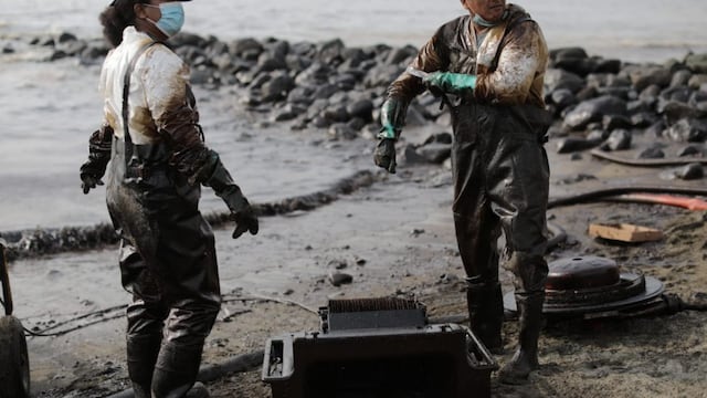 Oceana sobre derrame de petróleo: “No está a la vista, pero si te metes al mar encontrarás pedazos de crudo”