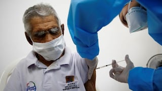 Nueva vacunación territorial se inicia hoy en 11 centros de inmunización para adultos mayores de 22 distritos  
