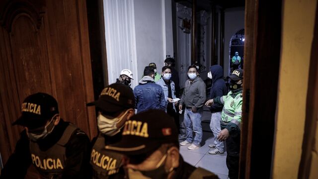 Cercado de Lima: 250 jóvenes fueron intervenidos por participar en fiesta clandestina en “La Casona”