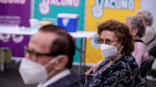 Adultos mayores serán vacunados contra el COVID-19 en parques y playas de estacionamiento, informa Essalud