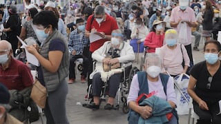 Centenares de adultos mayores de 80 años participaron en la primera jornada de vacunación territorial | FOTOS