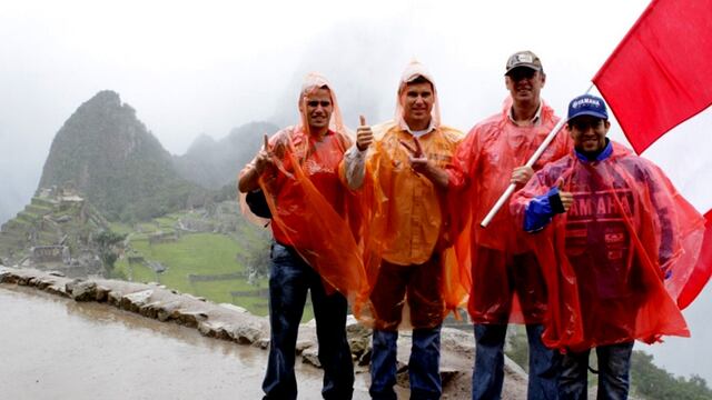 Pilotos peruanos participantes en Dakar 2013 cargaron energías en Machu Picchu