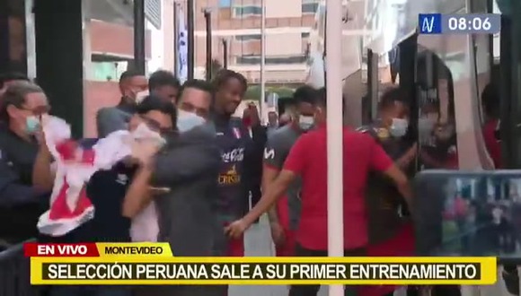 Hincha de la selección peruana quiso abrazar a los jugadores en Montevideo. (Fuente: Canal N)