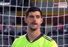 Thibaut Courtois comete uno de los bloopers del año en el Bélgica vs. Dinamarca | VIDEO