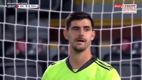 Thibaut Courtois comete uno de los bloopers del año en el Bélgica vs. Dinamarca | VIDEO