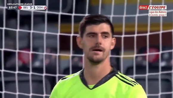 Thibaut Courtois y el blooper en el Bélgica vs. Dinamarca. (Fuente: L'Equipe)