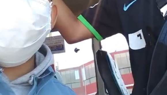 Cobrador de combi trolea a hincha blanquiazul y se vuelve viral: "Baja Alianza, baja Alianza"