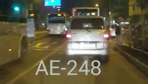 Conductor de minivan invadió carril del Metropolitano. (Video PNP)