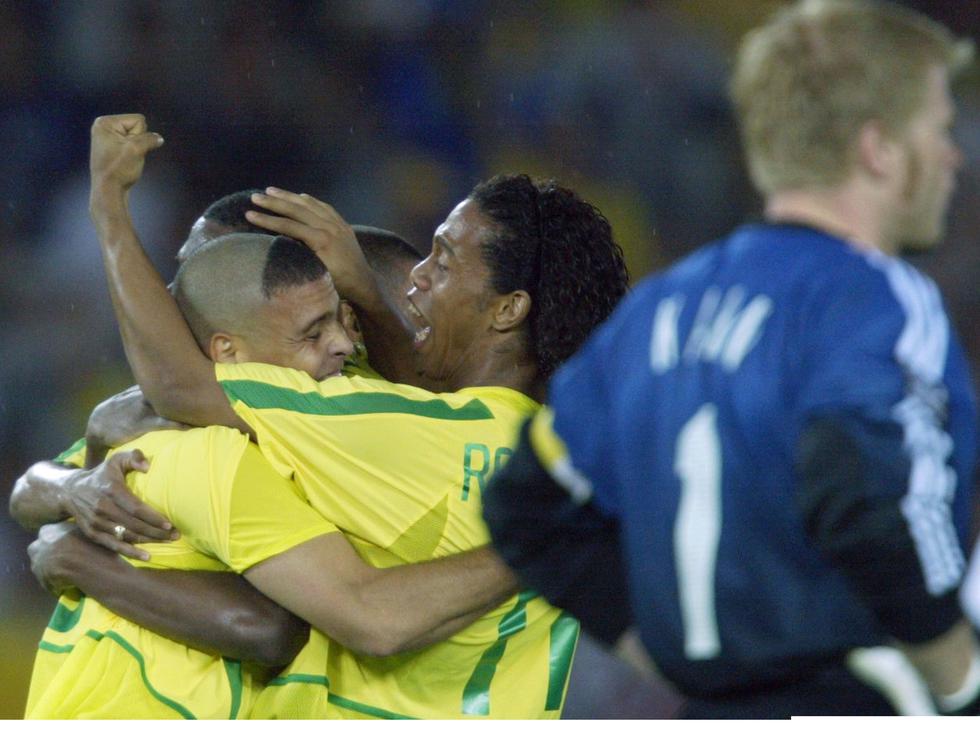 Con dos goles de Ronaldo y bajo la dirección de Luiz Felipe Scolari, Brasil venció 2-0 a Alemania y conquistó su quinto título en una Copa del Mundo de la FIFA. Ronaldinho fue parte de la gesta. (Foto: AFP)