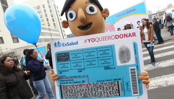 El titular de EsSalud exhortó a la población a sumarse a las campañas de donación. Foto: EsSalud
