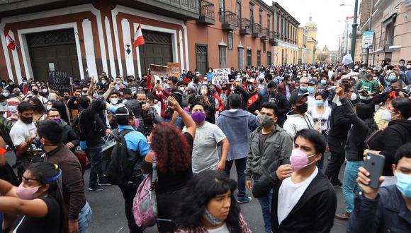 El Metropolitano informó que debido a las protestas contra la vacancia presidencial ha desviado las rutas de algunos de sus servicios. (Foto: Hugo Curotto  / @photo.gec)