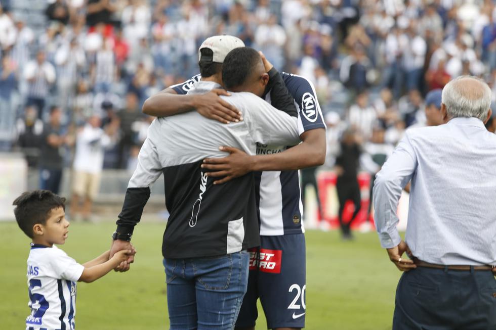 Los jugadores de Alianza Lima abandonaron cabizbajos el campo de Matute tras perder la final | Foto: GEC