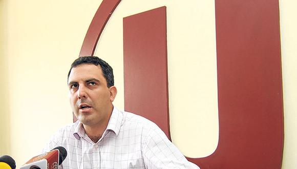 Jorge Vidal pierde los papeles e insulta a periodista [VIDEO]