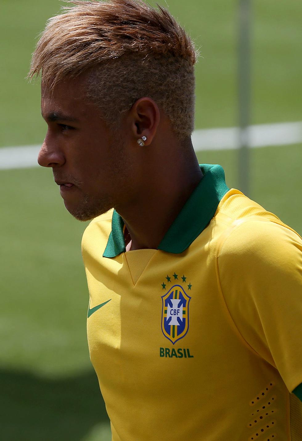 Neymar con el nuevo uniforme de la selección brasileña [FOTOS]