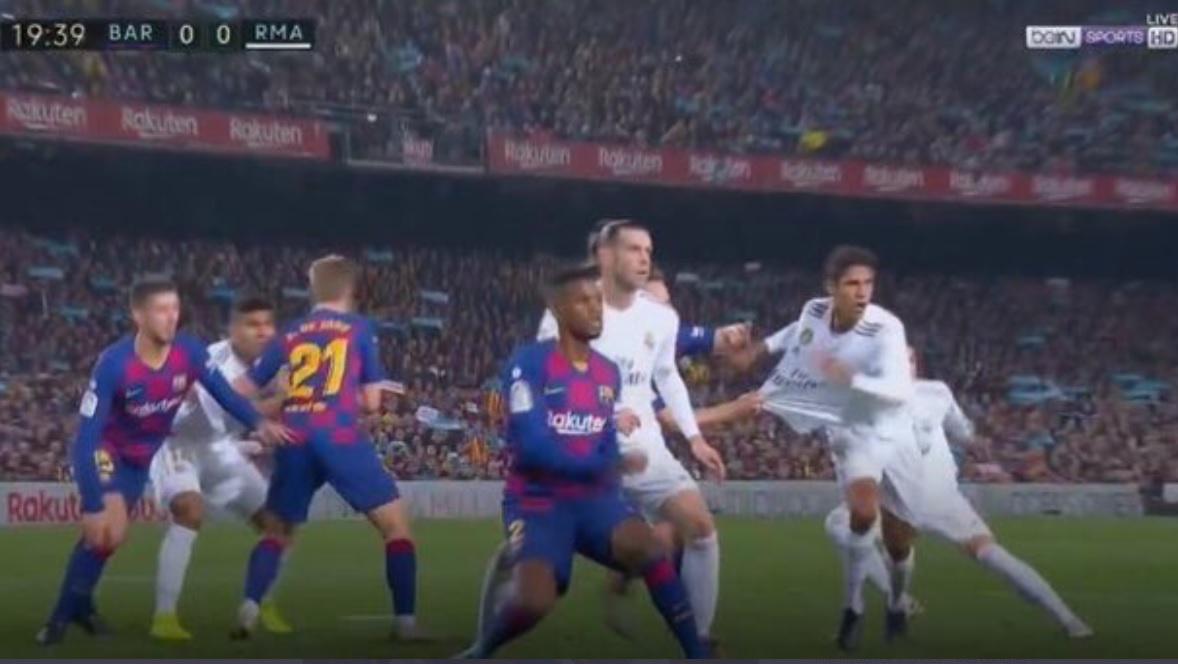 Barcelona vs. Real Madrid | La polémica del primer tiempo fue un doble penal a Varane | VIDEO