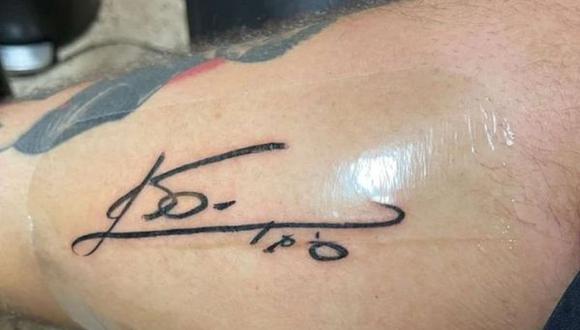 Lionel Messi le firmó la pierna a un fanático en el aeropuerto de Miami. (Foto: Instagram)