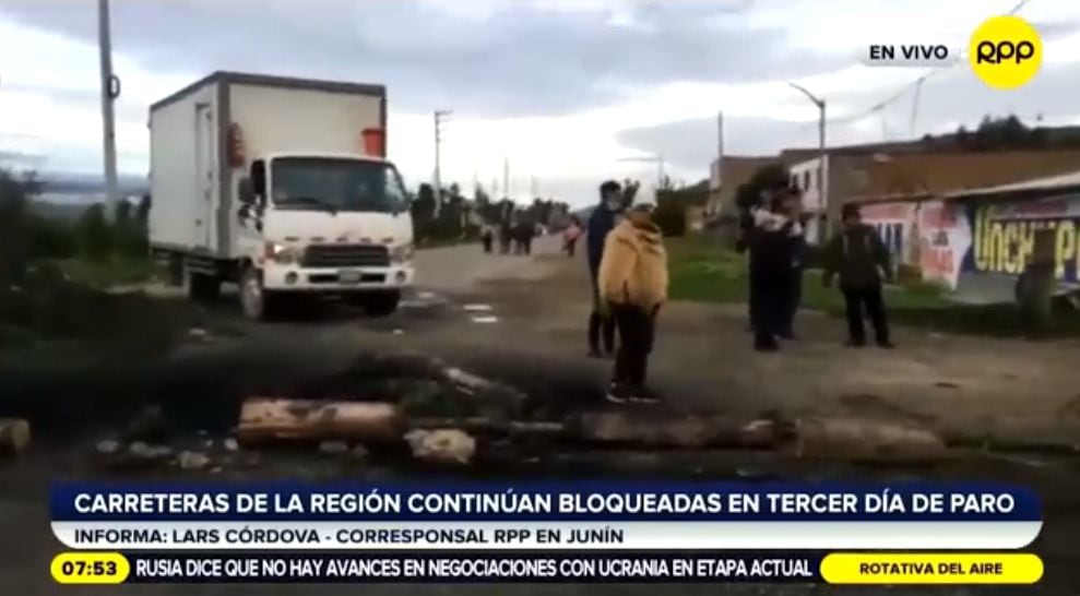 Debido al bloqueo de la Carretera Central en Junín se han suspendido las clases escolares presenciales. (Captura video RPP)