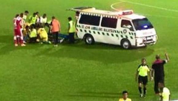 Fútbol de luto: jugador nigeriano falleció en pleno juego en Malasia