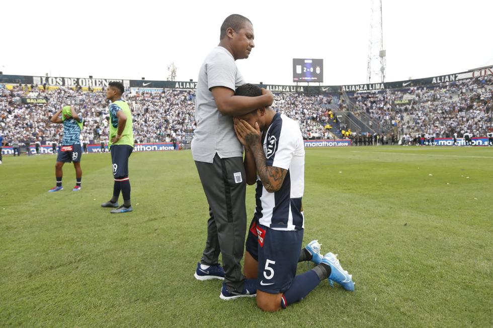 Los jugadores de Alianza Lima abandonaron cabizbajos el campo de Matute tras perder la final | Foto: GEC