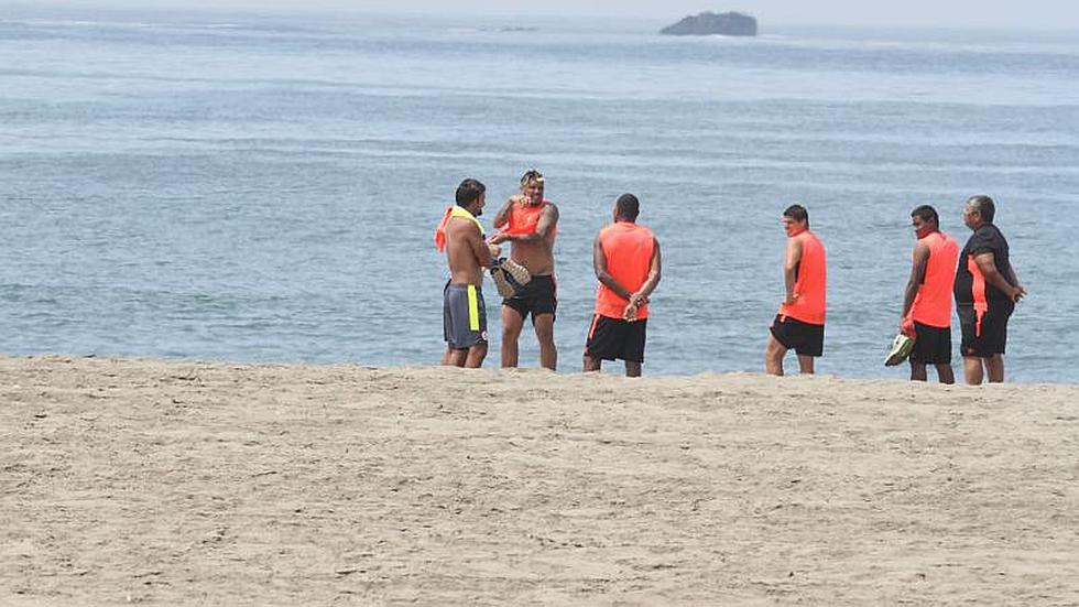 Universitario de Deportes: Futbolistas se refrescaron tras prácticas