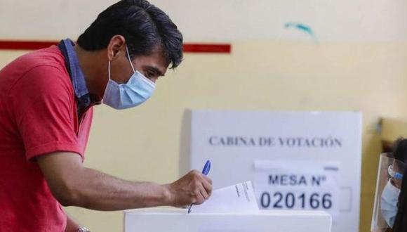 Todos los electores deben acudir a su centro de votación con mascarilla y un bolígrafo propio de preferencia de color azul para votar. (Foto: Andina)