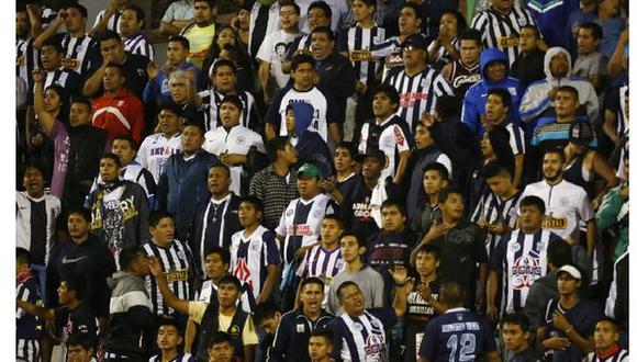 Alianza Lima: A hinchas les quitan sus camisetas antes de entrar al Mansiche [FOTO]