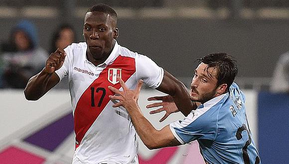 Luis Advíncula convirtió en gol el cuarto penal de Perú, que finalmente ganó 5-4. (Foto: AFP)