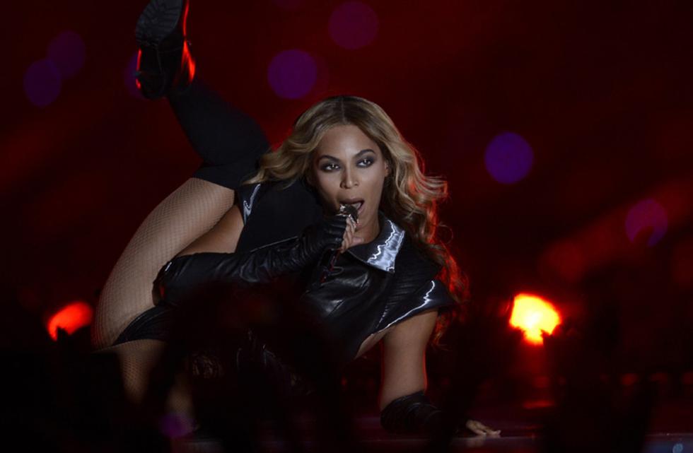 Beyoncé se lució en el medio tiempo del Super Bowl [FOTOS]