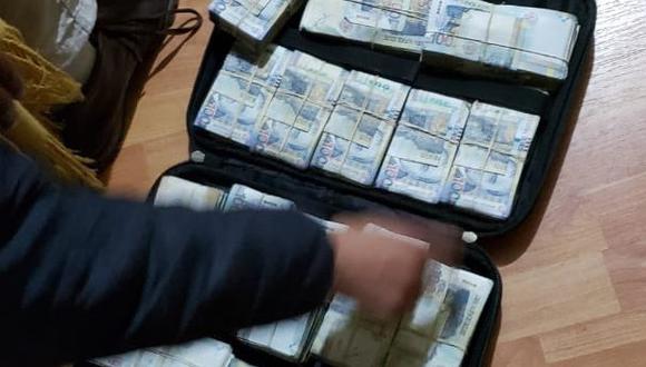 Maleta con el dinero encontrada por el Ministerio Público en la diligencia que continúa a esta hora. (Foto: Ministerio Público)