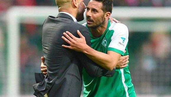 Claudio Pizarro y Pep Guardiola coincidieron en Bayern Múnich entre el 2013 y 2015. (Foto: EFE)