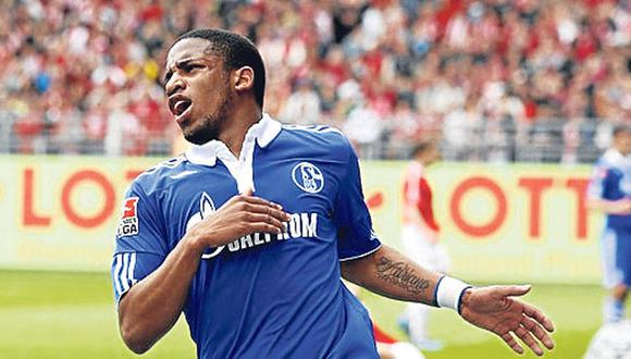 Con farfán como titular visita hoy al Frankfurt para subir en la Bundesliga