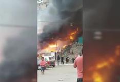 VMT: reportan incendio de gran magnitud que ha alcanzado 30 viviendas | VIDEO 