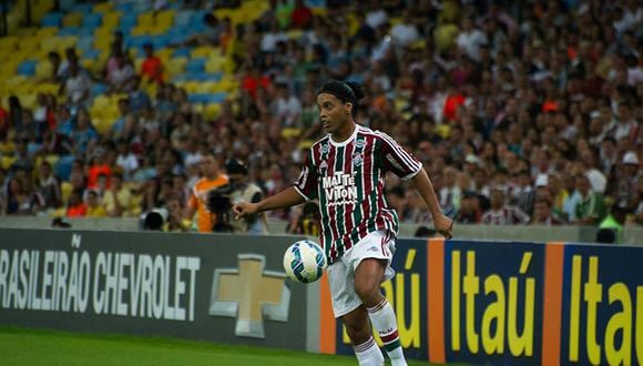 Ronaldinho hizo 'huachón' a jugador del Internacional [VIDEO]