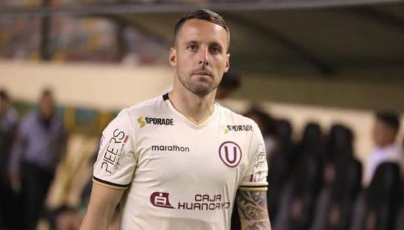 El mediocampista arregló para jugar por Alianza Lima y los hinchas de Universitario lo critican por sus publicaciones pasadas con camiseta crema.