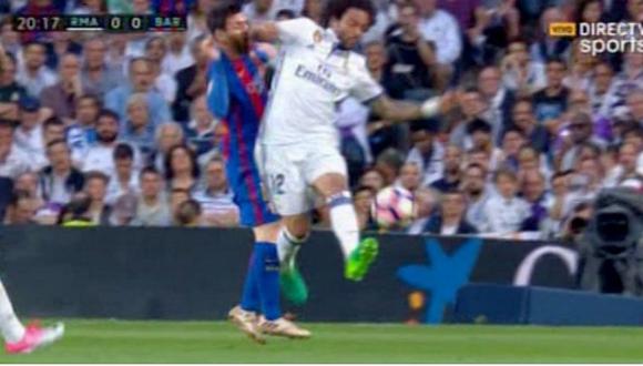 Real Madrid vs. Barcelona: Lionel Messi sufre codazo de Marcelo
