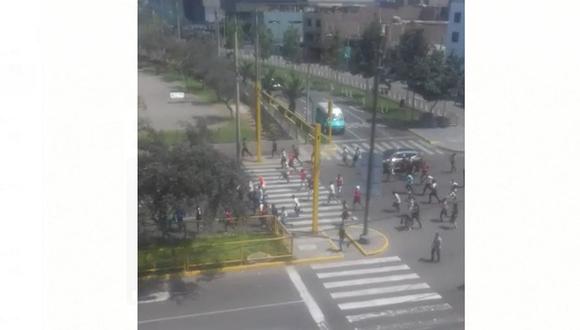 Universitario vs. Alianza Lima EN VIVO | Enfrentamiento entre barristas deja dos heridos previo al clásico | VIDEO