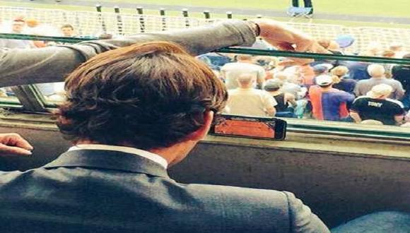 Roger Federer siguió la final del Grand Slam desde su celular [FOTO]