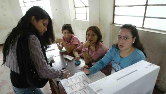 Los miembros de mesa son parte fundamental del proceso de elecciones; ya que les corresponde presidir el acto de votación, controlar el desarrollo de la votación y realizar el recuento y escrutinio (Foto: Andina)