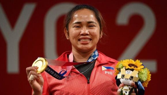 La deportista de Filipinas consiguió la primera medalla de oro de su país, por ello, el Gobierno y demás empresas le darán regalos como una casa y dinero.